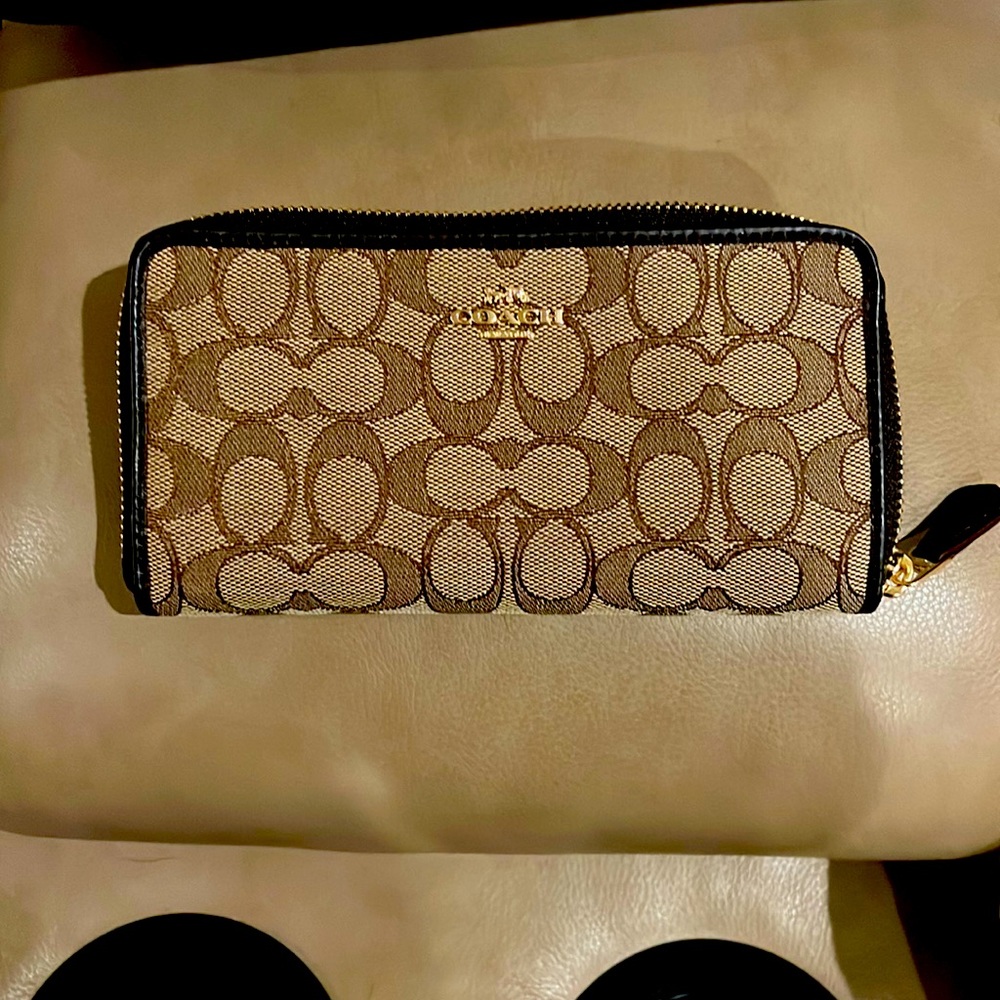 Coach Wallet, Gold zipper, classic Brown